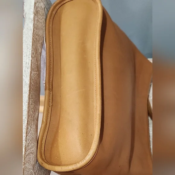 Coach Vintage Equestrian Bucket Shoulder Bag (D8D-9809) - Picture 6 of 16